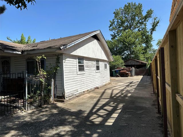 7214 Weyburn Street, Houston, TX 77028