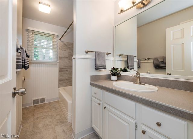 9837 Betty Lane, Elyria, OH 44035