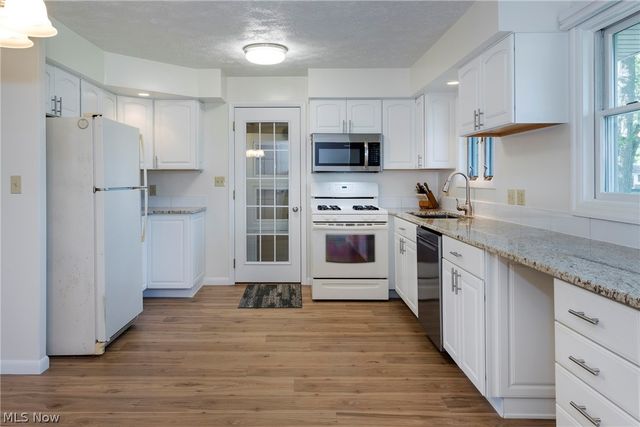 9837 Betty Lane, Elyria, OH 44035