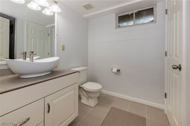 9837 Betty Lane, Elyria, OH 44035
