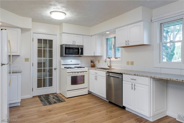 9837 Betty Lane, Elyria, OH 44035