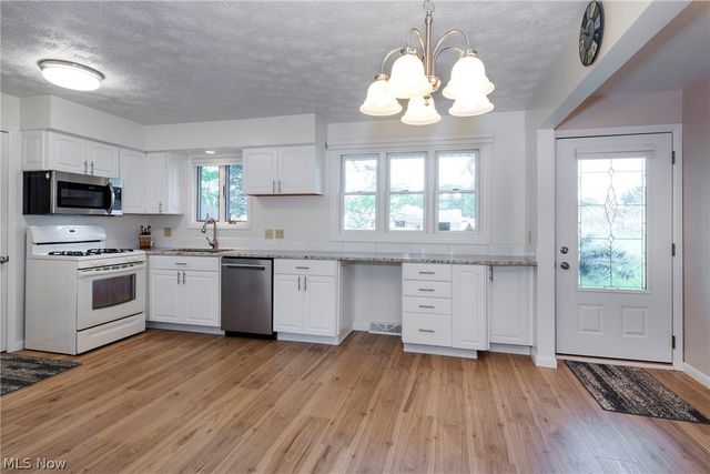 9837 Betty Lane, Elyria, OH 44035