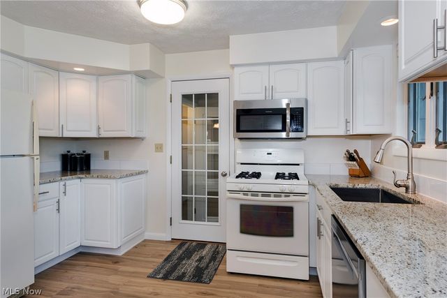9837 Betty Lane, Elyria, OH 44035