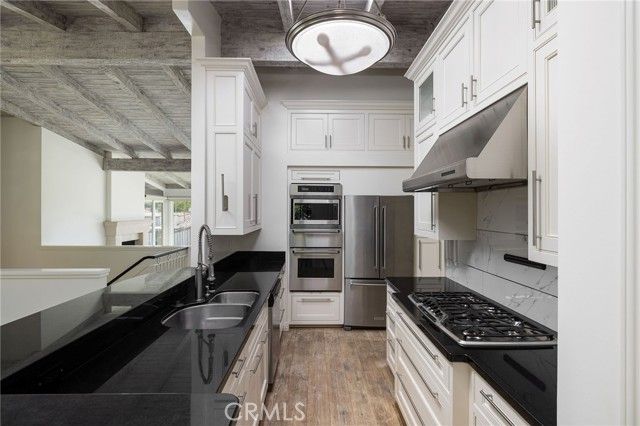 409 Vista Grande, Newport Beach, CA 92660