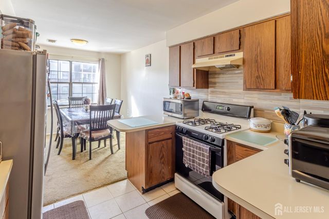 606 Green Hollow Drive, Iselin, NJ 08830