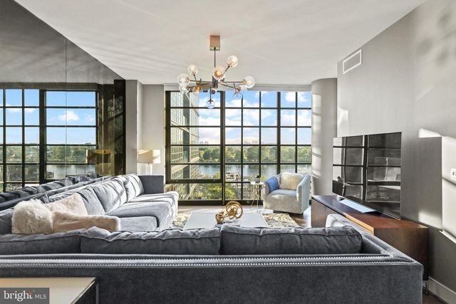 45 Sutton Sq SW Unit 503, Washington, DC 20024