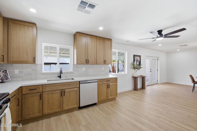 11834 N 49TH Avenue, Glendale, AZ 85304