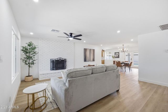11834 N 49TH Avenue, Glendale, AZ 85304