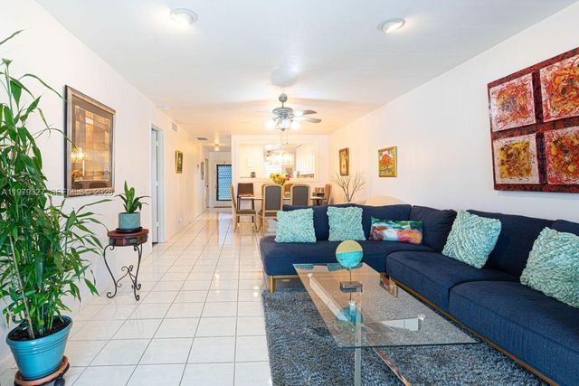 1421 NW 19th Ter 102, Delray Beach, FL 33445