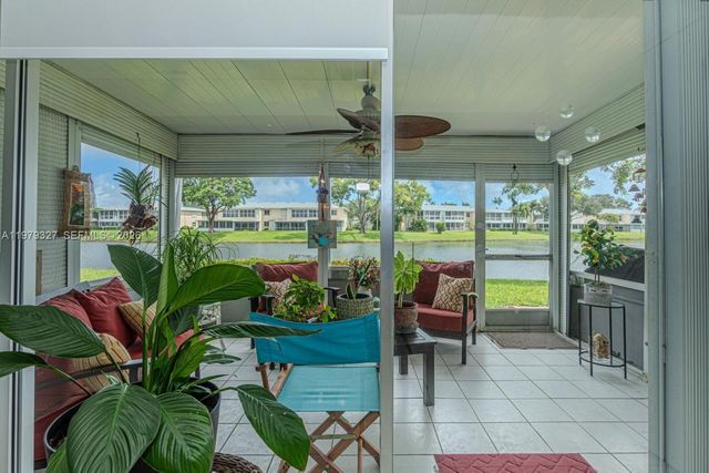 1421 NW 19th Ter 102, Delray Beach, FL 33445