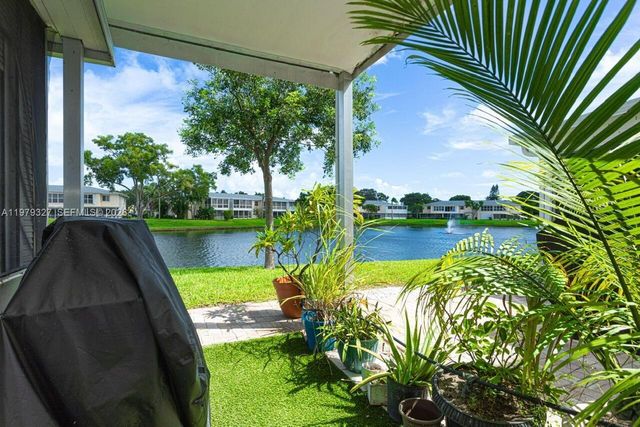 1421 NW 19th Ter 102, Delray Beach, FL 33445