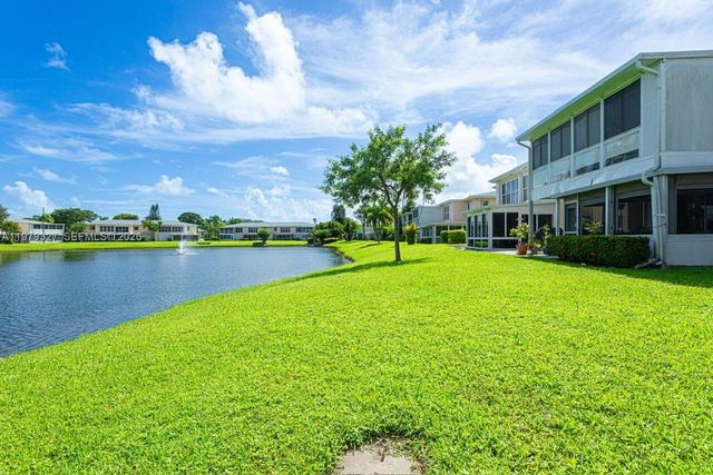 1421 NW 19th Ter 102, Delray Beach, FL 33445