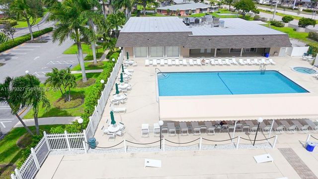 1421 NW 19th Ter 102, Delray Beach, FL 33445