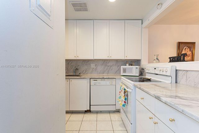 1421 NW 19th Ter 102, Delray Beach, FL 33445