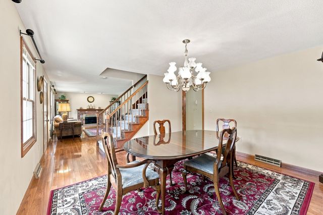 89 Zachary Ln, Agawam, MA 01001