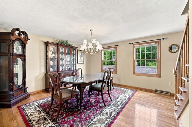 89 Zachary Ln, Agawam, MA 01001
