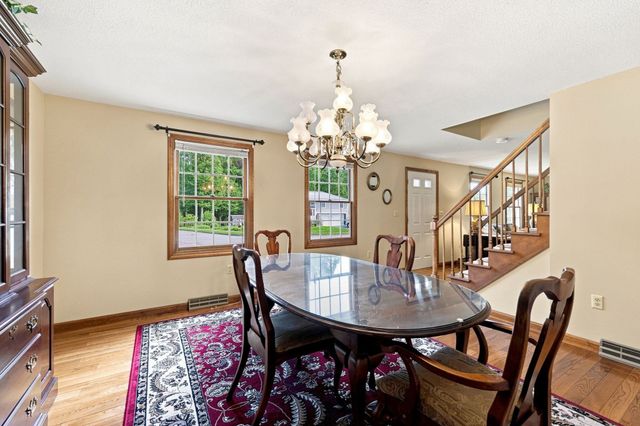89 Zachary Ln, Agawam, MA 01001
