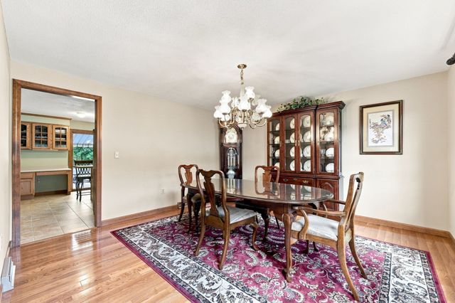 89 Zachary Ln, Agawam, MA 01001
