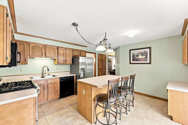 89 Zachary Ln, Agawam, MA 01001