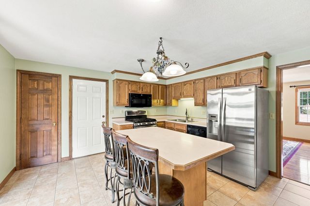 89 Zachary Ln, Agawam, MA 01001