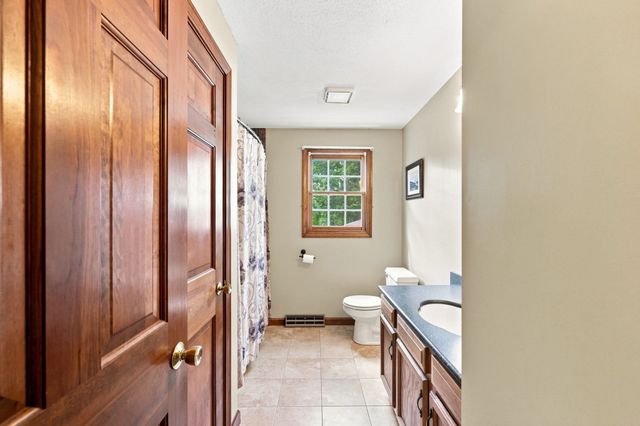 89 Zachary Ln, Agawam, MA 01001