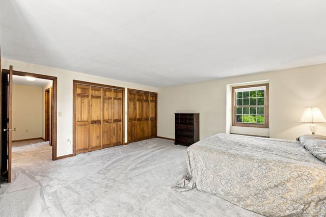 89 Zachary Ln, Agawam, MA 01001