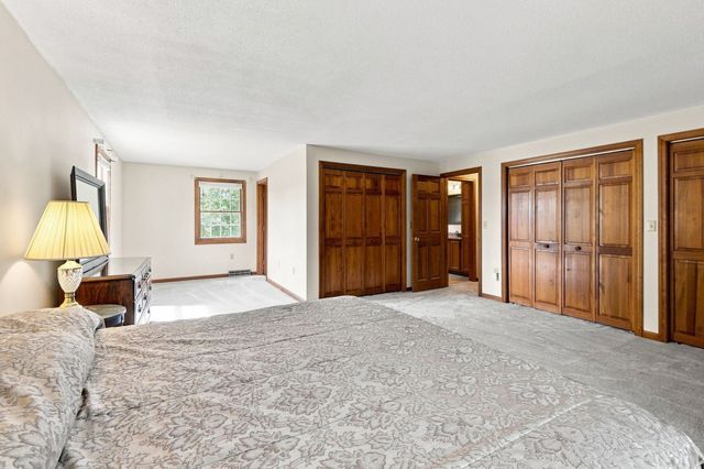 89 Zachary Ln, Agawam, MA 01001