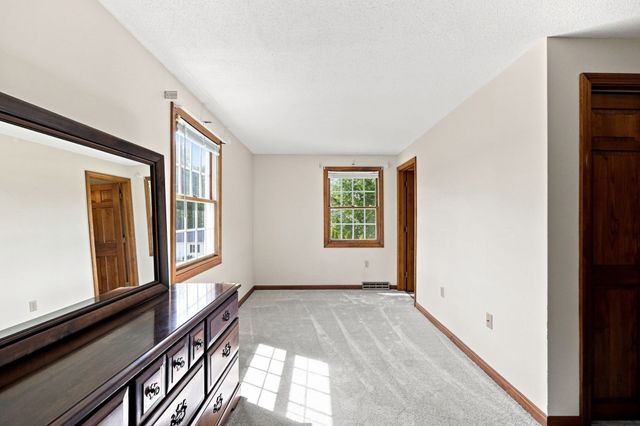 89 Zachary Ln, Agawam, MA 01001
