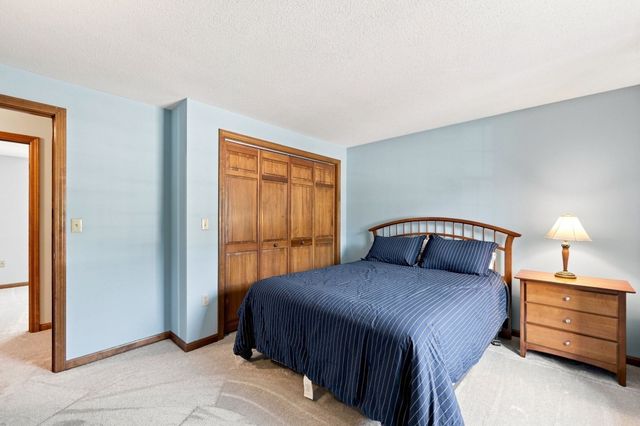 89 Zachary Ln, Agawam, MA 01001