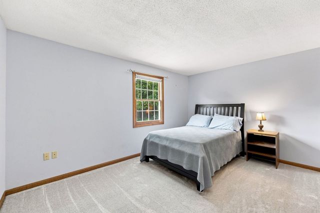 89 Zachary Ln, Agawam, MA 01001