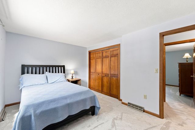 89 Zachary Ln, Agawam, MA 01001