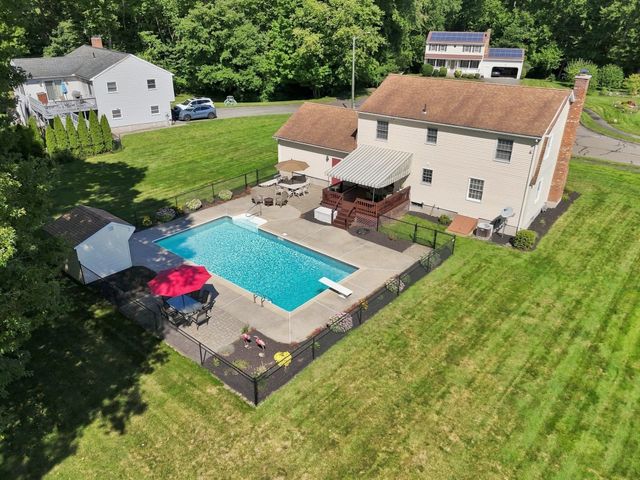 89 Zachary Ln, Agawam, MA 01001