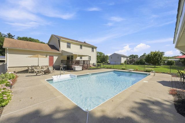 89 Zachary Ln, Agawam, MA 01001