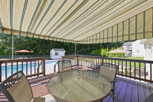 89 Zachary Ln, Agawam, MA 01001