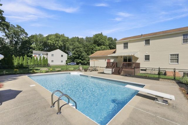 89 Zachary Ln, Agawam, MA 01001