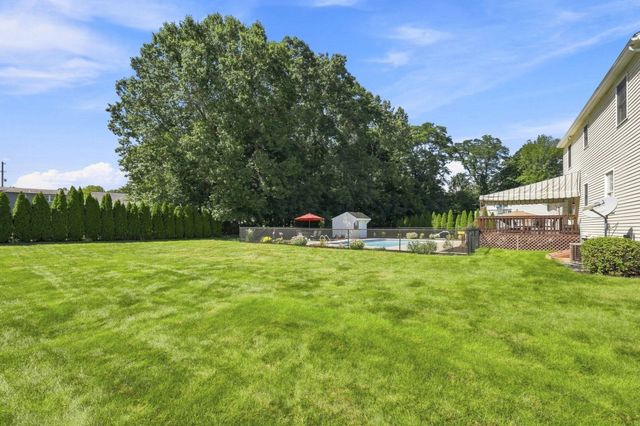 89 Zachary Ln, Agawam, MA 01001