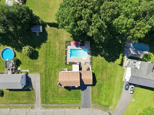 89 Zachary Ln, Agawam, MA 01001