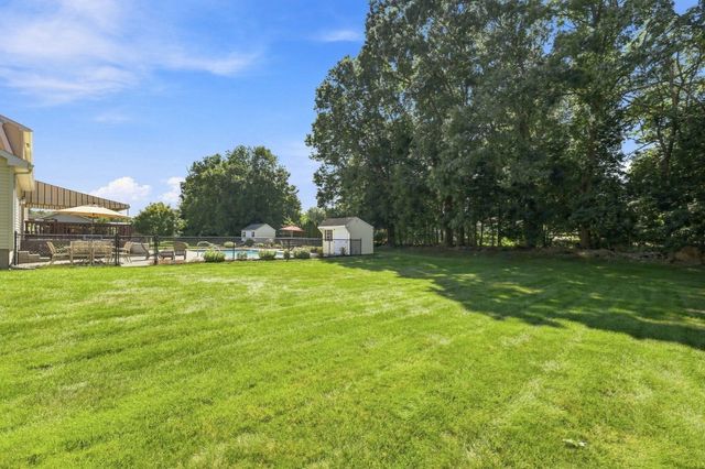 89 Zachary Ln, Agawam, MA 01001