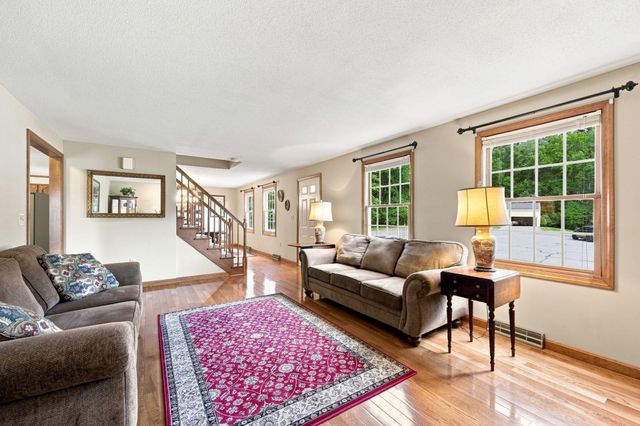 89 Zachary Ln, Agawam, MA 01001