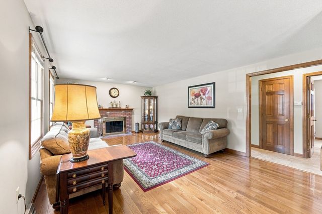 89 Zachary Ln, Agawam, MA 01001