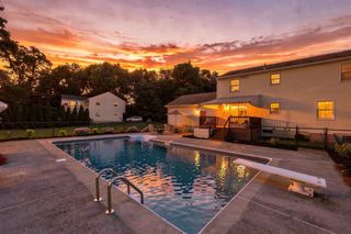 89 Zachary Ln, Agawam, MA 01001