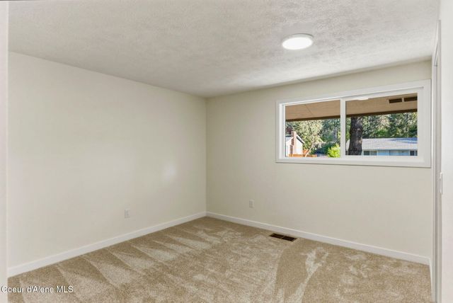 5605 N PINEGROVE DR, Coeur D'alene, ID 83814