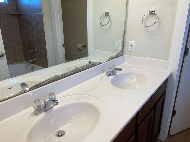 2001 Faro DR 9, Austin, TX 78741