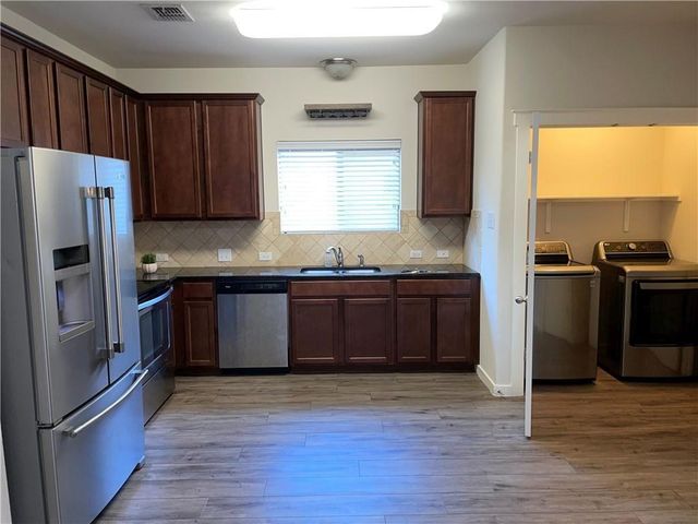 2001 Faro DR 9, Austin, TX 78741