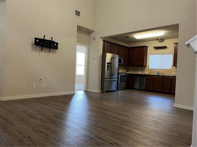 2001 Faro DR 9, Austin, TX 78741