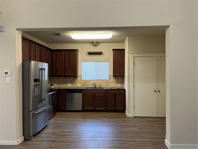 2001 Faro DR 9, Austin, TX 78741