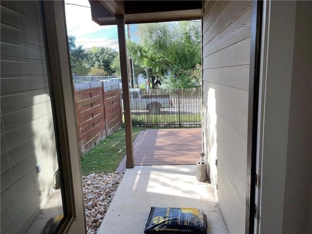 2001 Faro DR 9, Austin, TX 78741