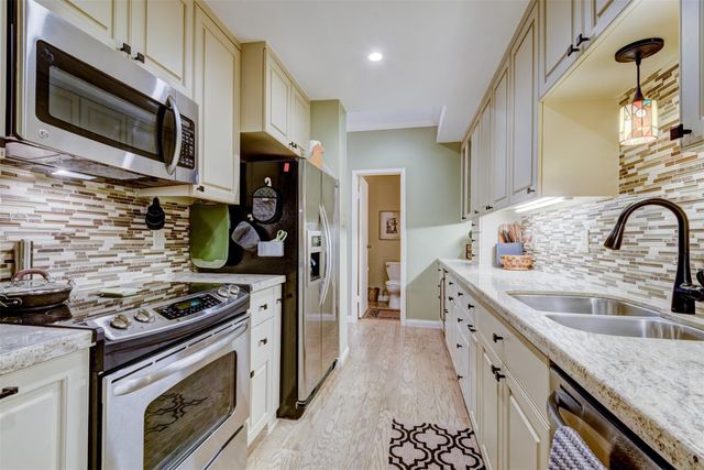 2409 Bering Drive 12, Houston, TX 77057