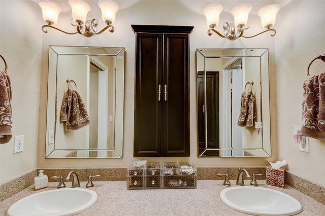 2409 Bering Drive 12, Houston, TX 77057