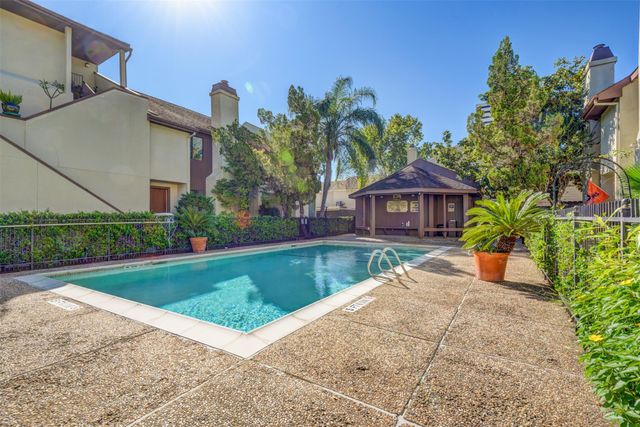 2409 Bering Drive 12, Houston, TX 77057